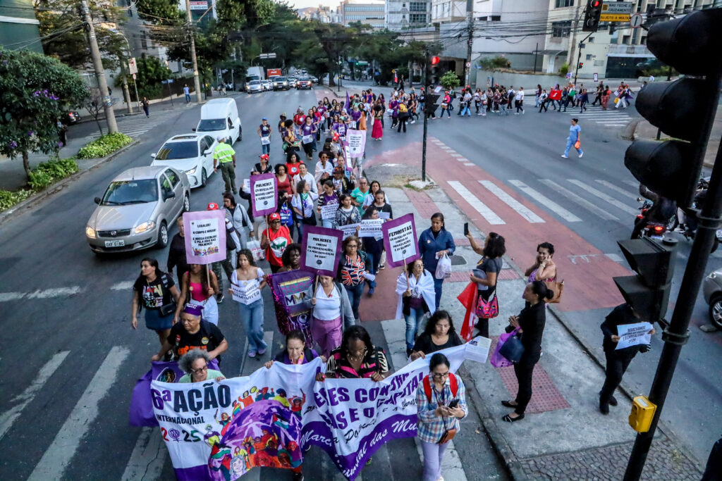Em Minas Gerais as mulheres denunciam nesta 6ª Ação Internacional: “Água e energia não são mercadoria! CEMIG esse trem é nosso!”